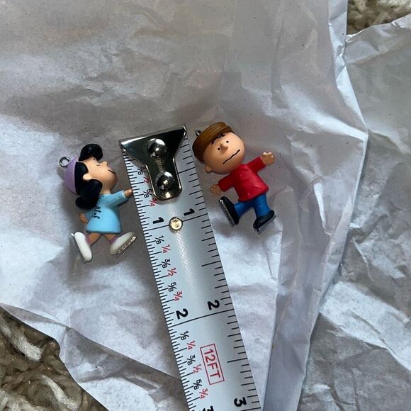 NIB Lucy and Charlie Brown Ice Skating Ornaments Hallmark Mini - Picture 7 of 7